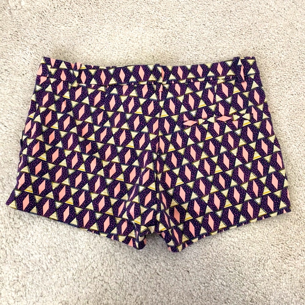 Geometric print shorts!